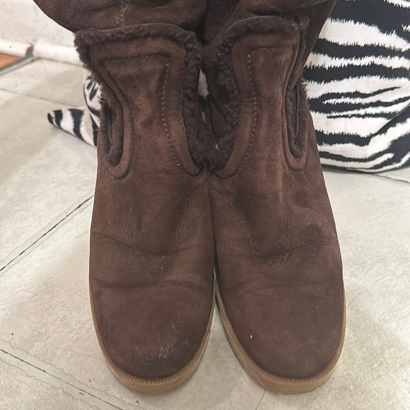 Gucci Merino Lambskin Shearling Wedge Boots w/FUR  size 6 1/2 B - Picture 3 of 17